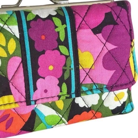 VERA BRADLEY Kiss-lock Wallet - Picture 12 of 14